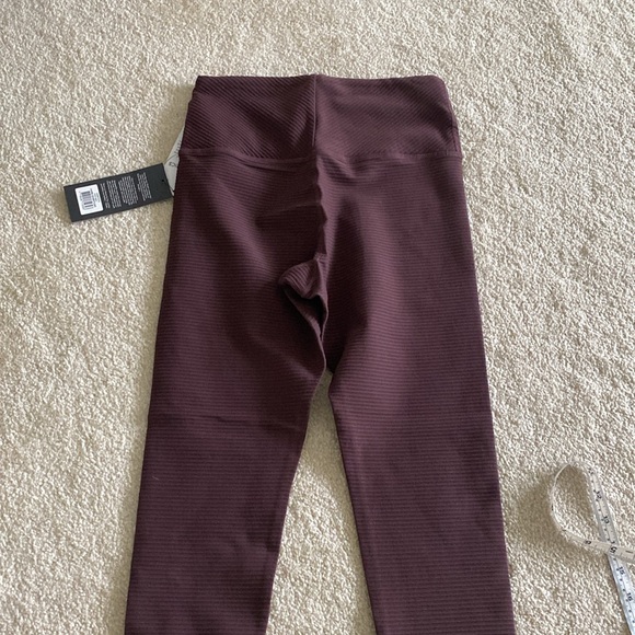 Deep plum glider brand leggings/size small - Picture 8 of 9